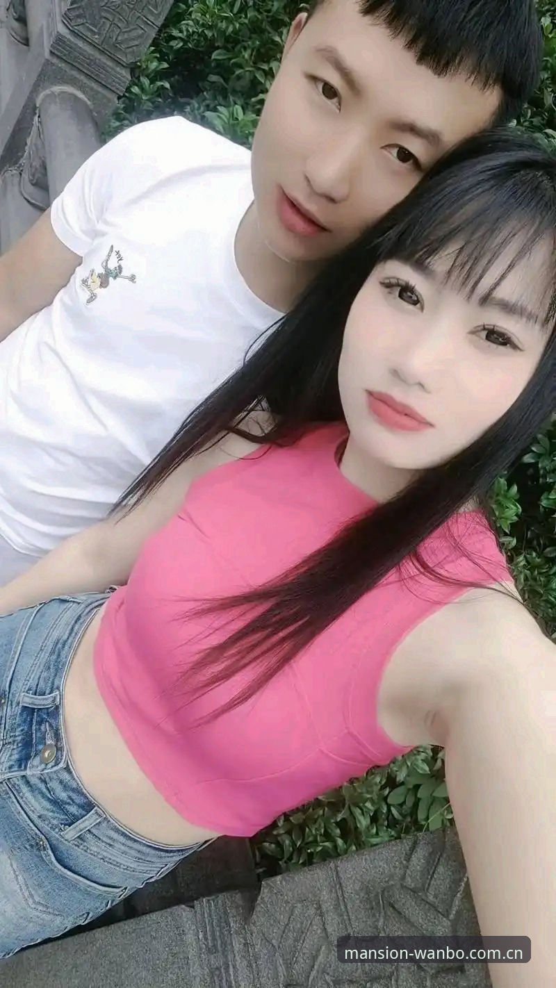 同性拥吻照走红，足球世界的包容风向真要变了？